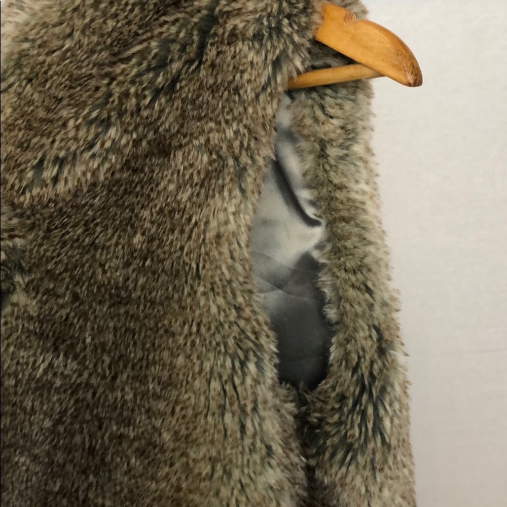 Faux Fur Vest - Picture 5 of 5